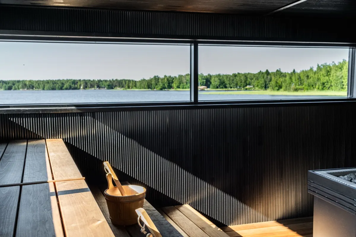 Sauna com janela panorâmica para o mar no Hickarö, Kokkola