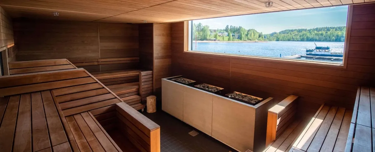 Sauna do Sataman Viilu com janela para o lago, Jyväskylä